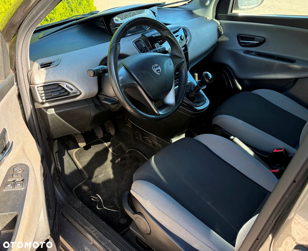 Lancia Ypsilon 1.2 8V Gold - 2