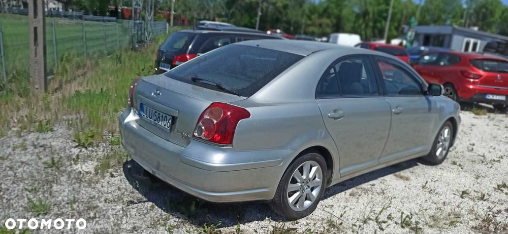 Toyota Avensis - 2