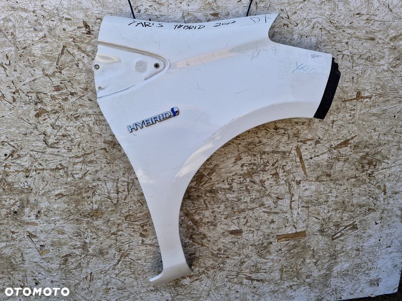 toyota yaris iii 3 błotnik prawy przód przedni - 1