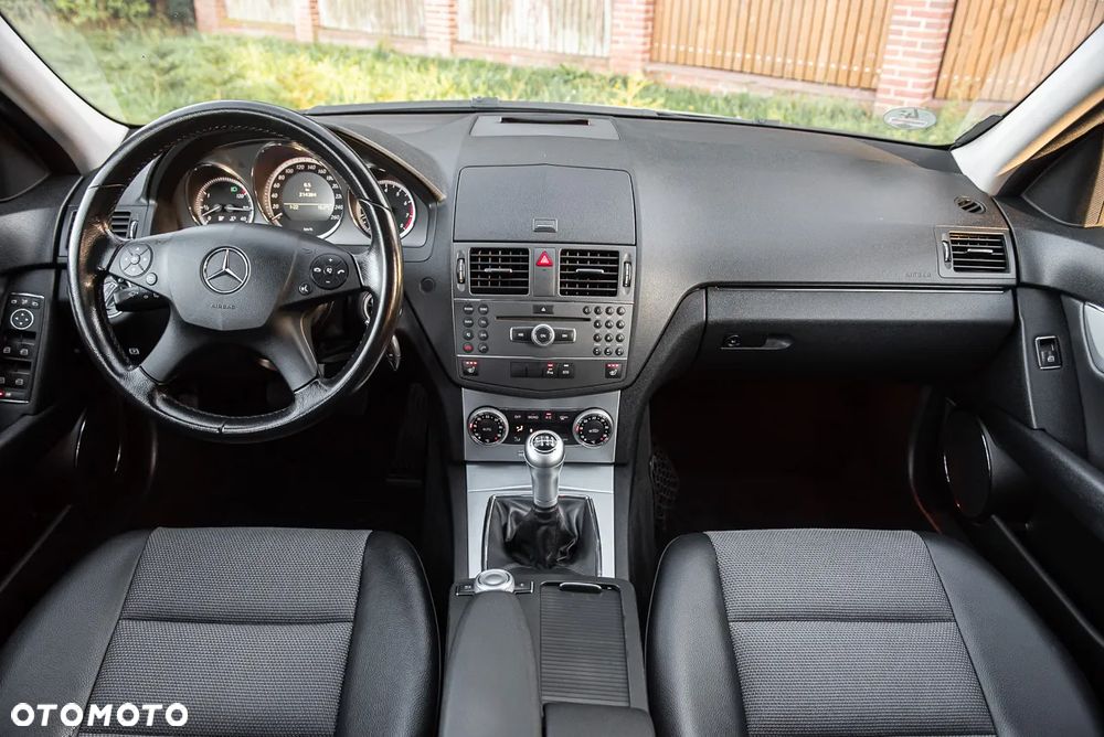 Mercedes-Benz Klasa C 180 BlueEFFICIENCY Avantgarde - 25