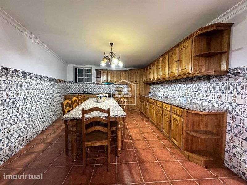Moradia T4 no Sabugal com Terraço e Aquecimento Central - Grande imagem: 2/5