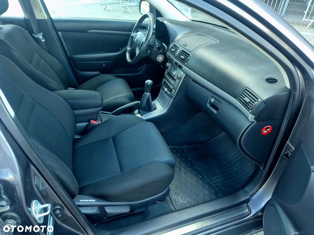 Toyota Avensis 2.0 VVT-i Executive - 11