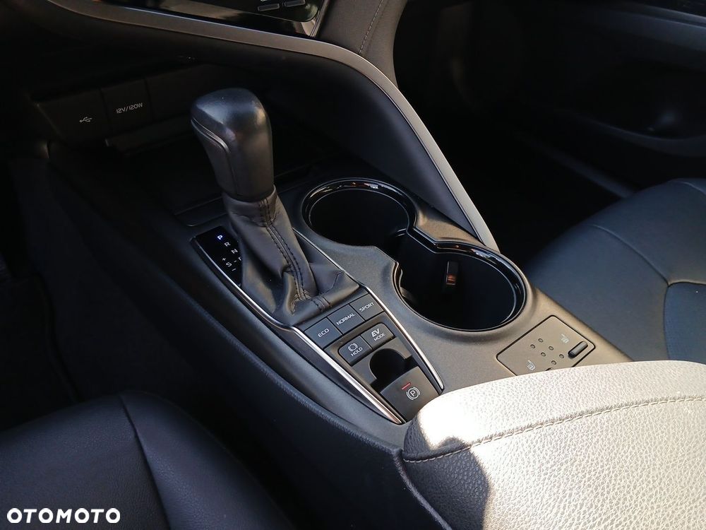 Toyota Camry 2.5 Hybrid Comfort CVT - 32