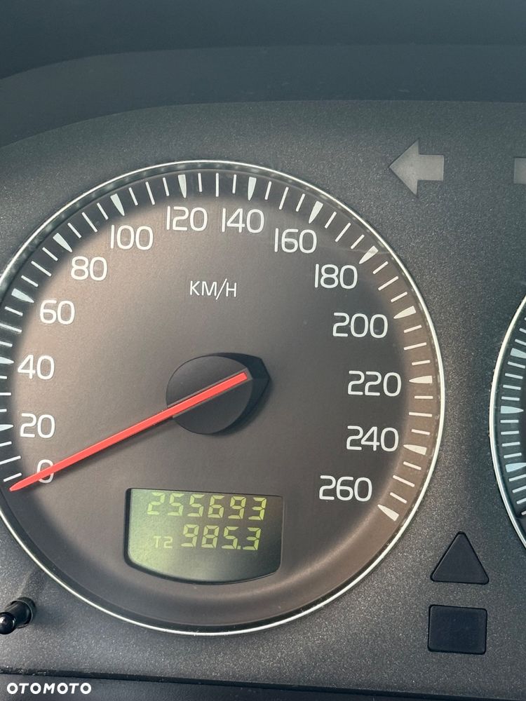 Volvo S60 2.5T Momentum - 10