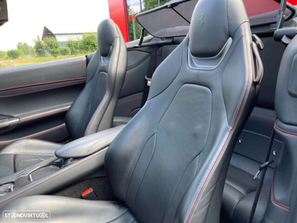 Ferrari Portofino - 30