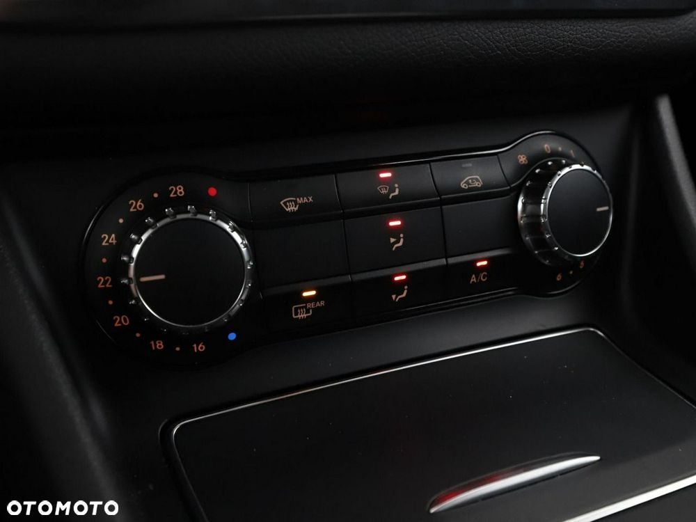 Mercedes-Benz CLA 180 Urban - 27