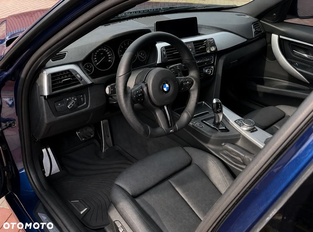 BMW Seria 3 330i M Sport - 12