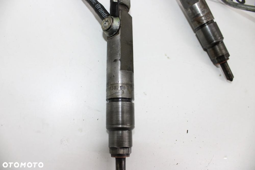 Audi A6 C4 100 Silnik 2.5 Tdi AEL  Wtryskiwacz Wtrysk 046130201F - 3