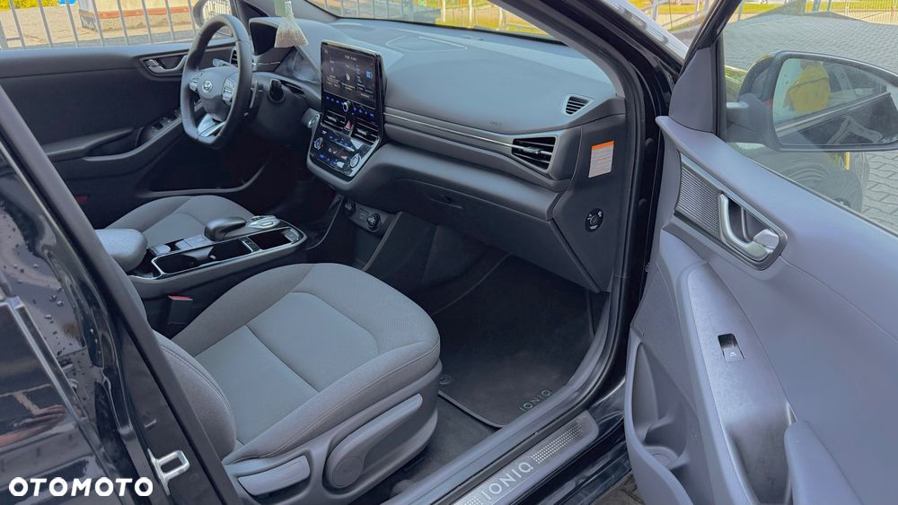 Hyundai IONIQ - 7