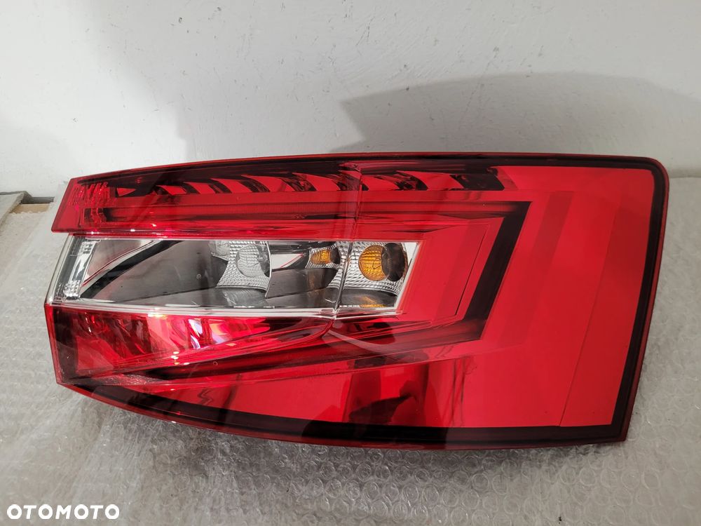 Skoda Superb III sedan 3V5 lampa tylna prawa led - 3
