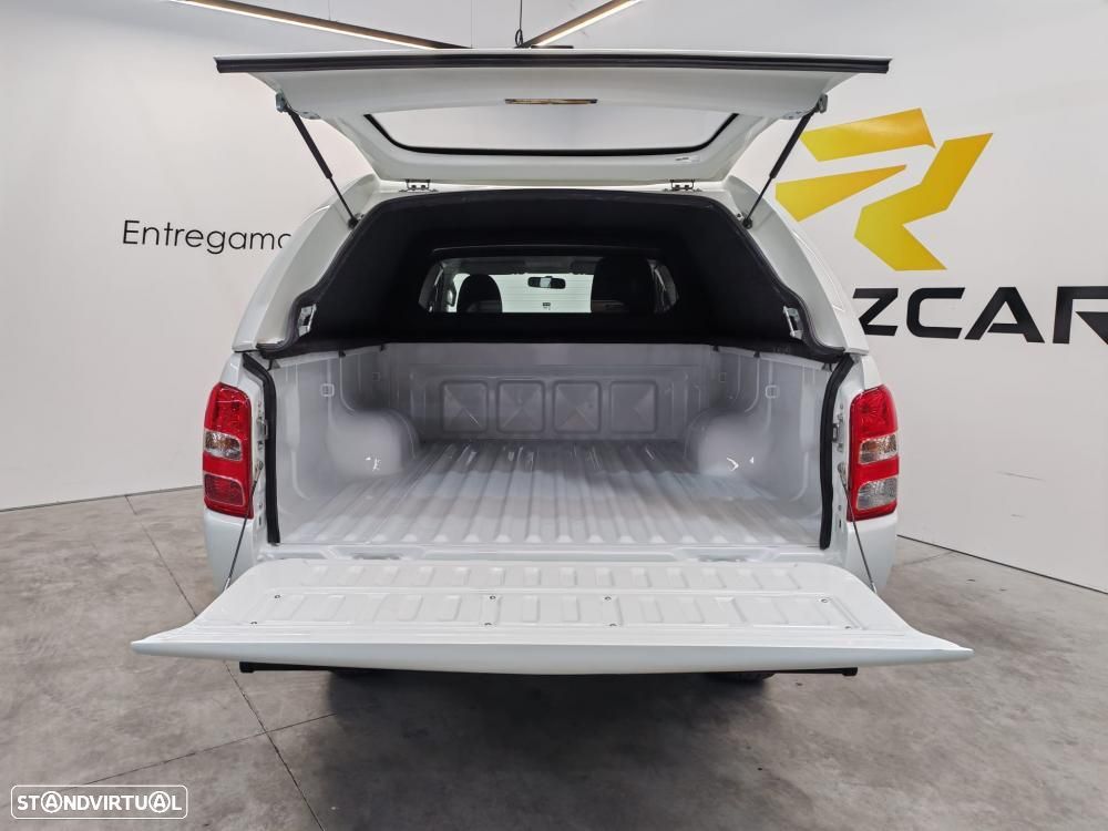 Mitsubishi L200 2.4 DI-D Club Invite Strakar Look CC 4WD - 11