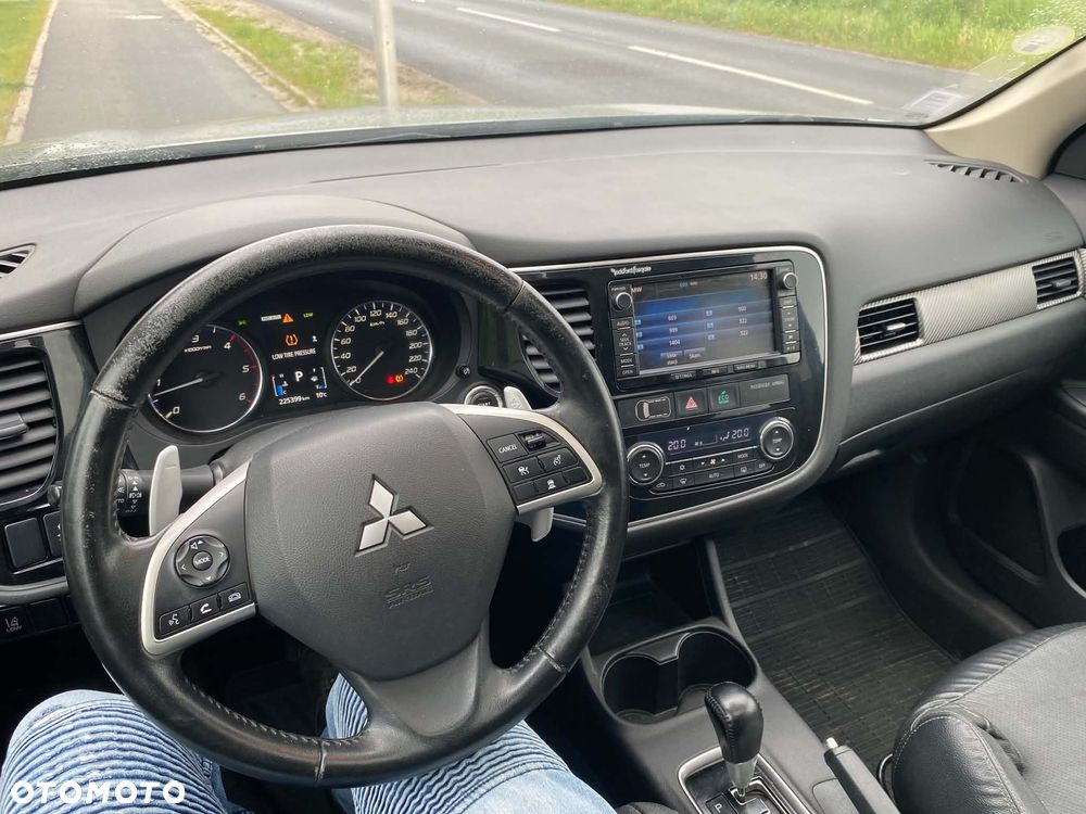 Mitsubishi Outlander - 12