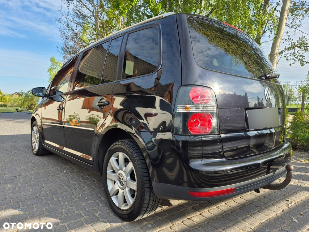 Volkswagen Touran 2.0 TDI DPF BlueMotion Technology DSG Comfortline - 3