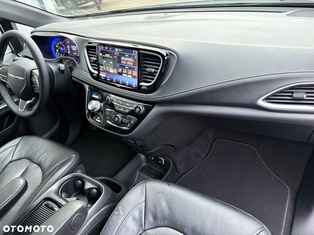 Chrysler Pacifica - 15