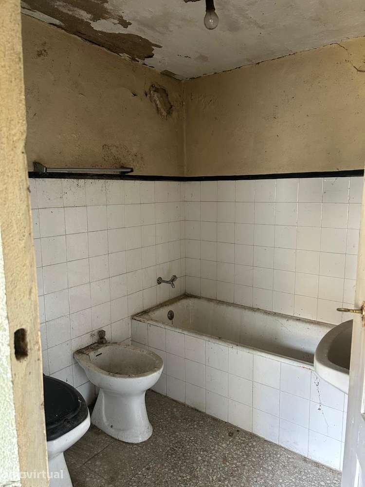 Moradia Isolada T2 para Restaurar em Paredes - Grande imagem: 5/14