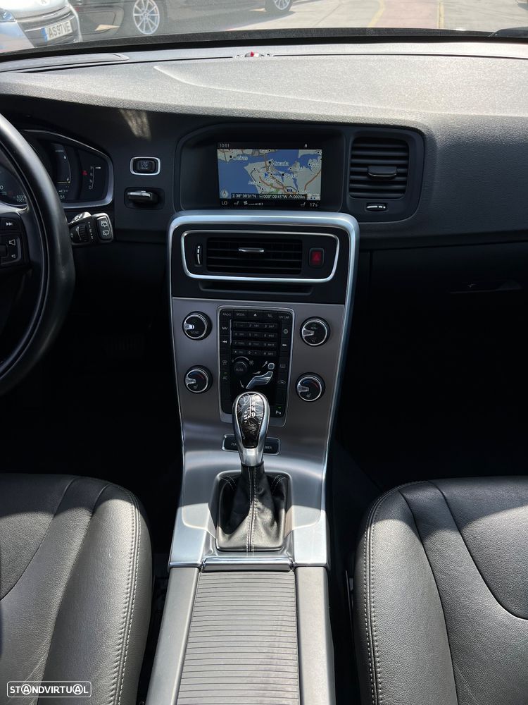 Volvo V60 D6 Plug-In-Hybrid AWD Geartronic Momentum - 17