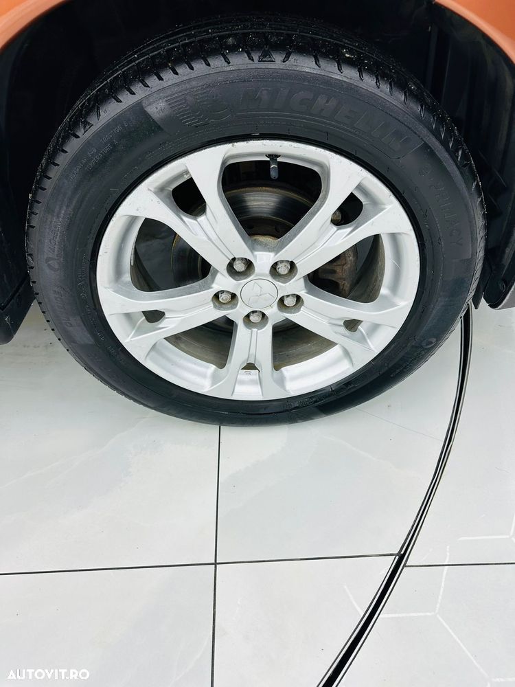 Mitsubishi Outlander 2.2 DI-D 4WD Automatik Diamant Edition - 9