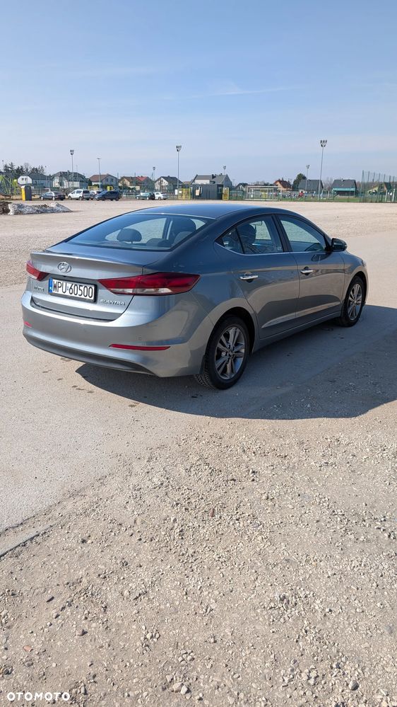 Hyundai Elantra - 9