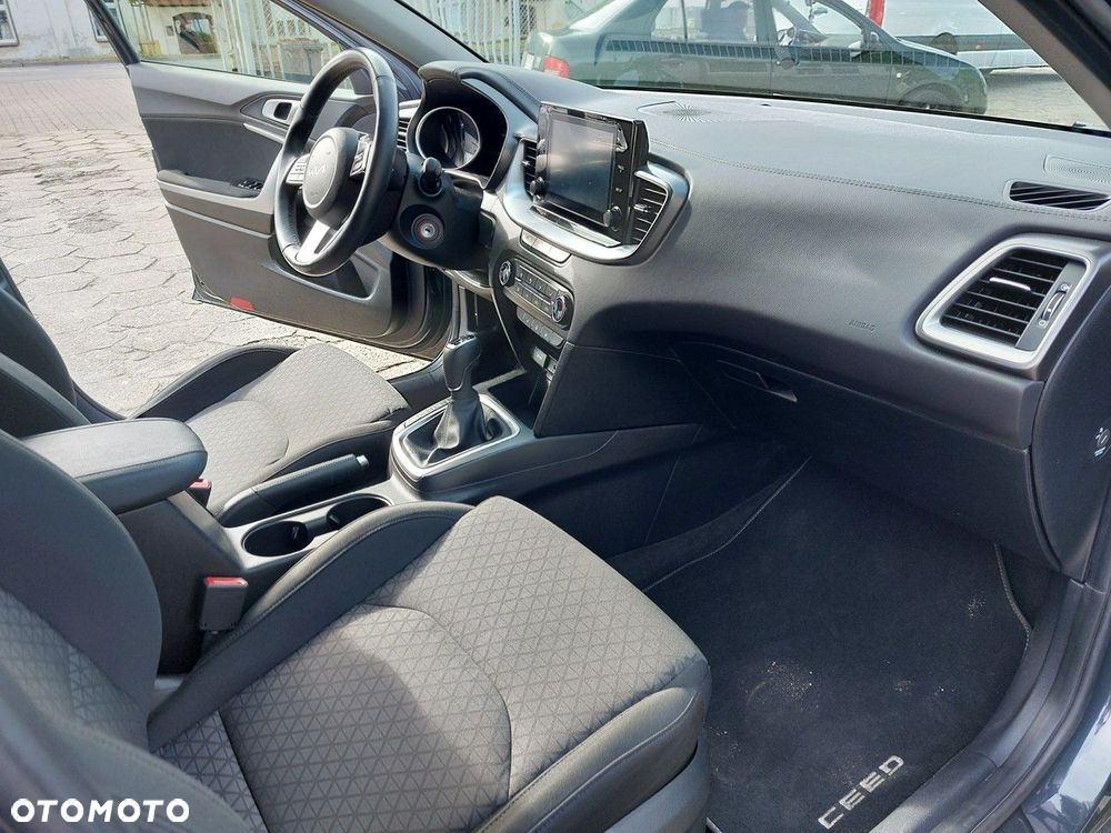 Kia Ceed - 16