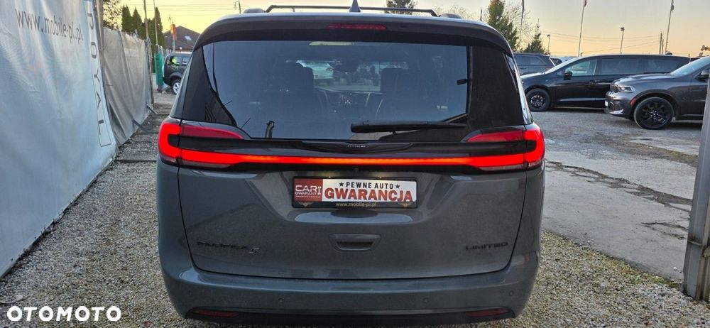 Chrysler Pacifica - 11