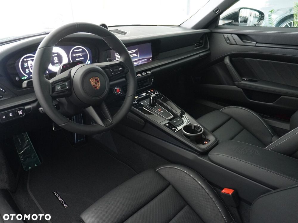 Porsche 911 Targa T-Hybrid 4 GTS - 32