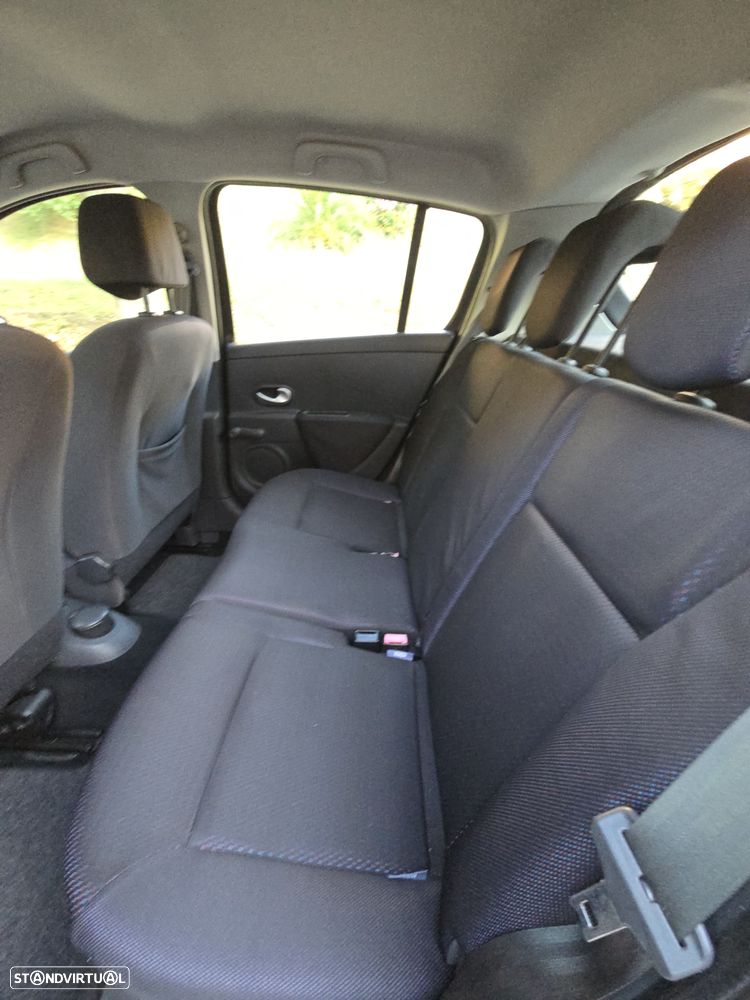 Renault Clio 1.2 16V Dynamique S - 28