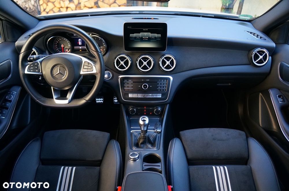 Mercedes-Benz Klasa A 180 AMG Line - 22