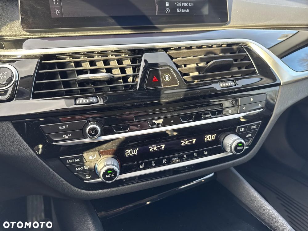 BMW Seria 5 530i GPF xDrive Sport Line sport - 19