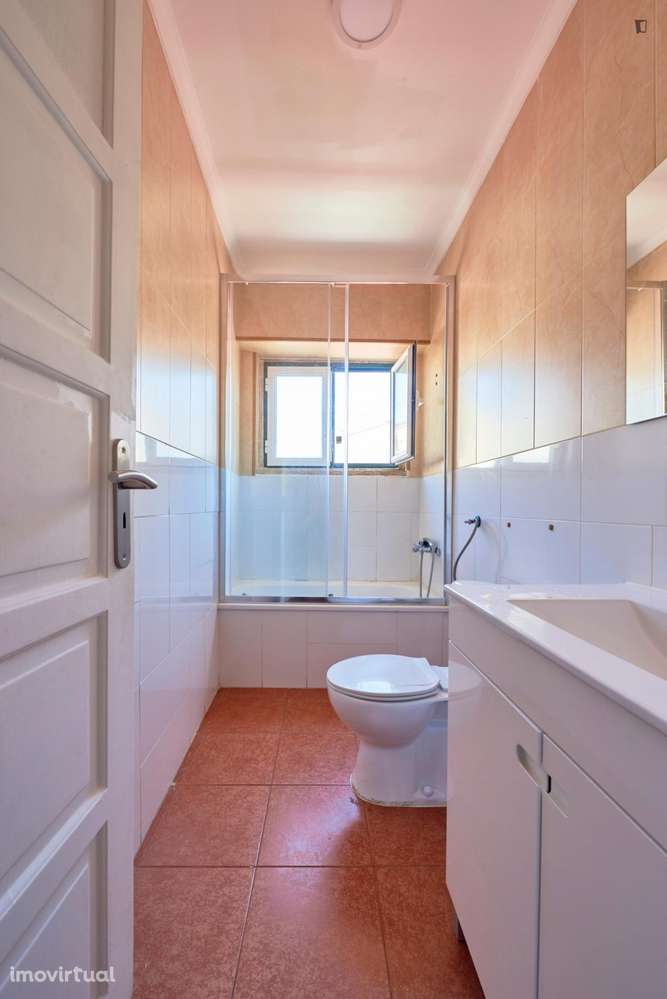 Quarto - localizado em Amadora Lisbon - Grande imagem: 5/29