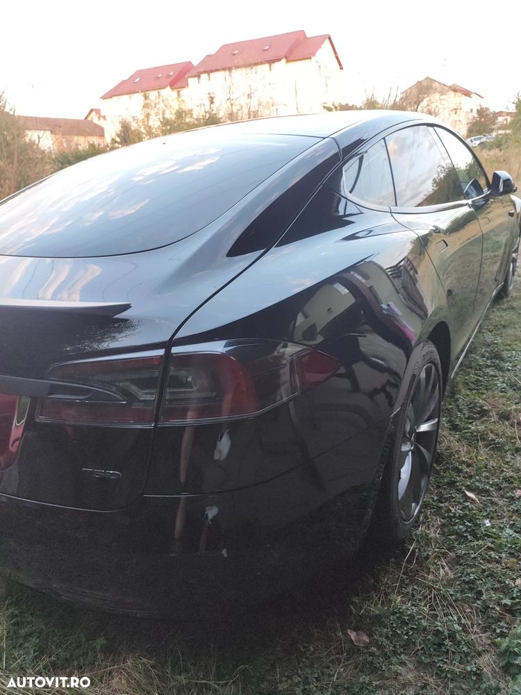 Tesla Model S - 12