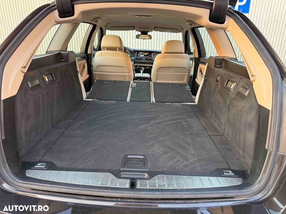 BMW Seria 5 530d xDrive Touring Aut. Luxury Line - 30