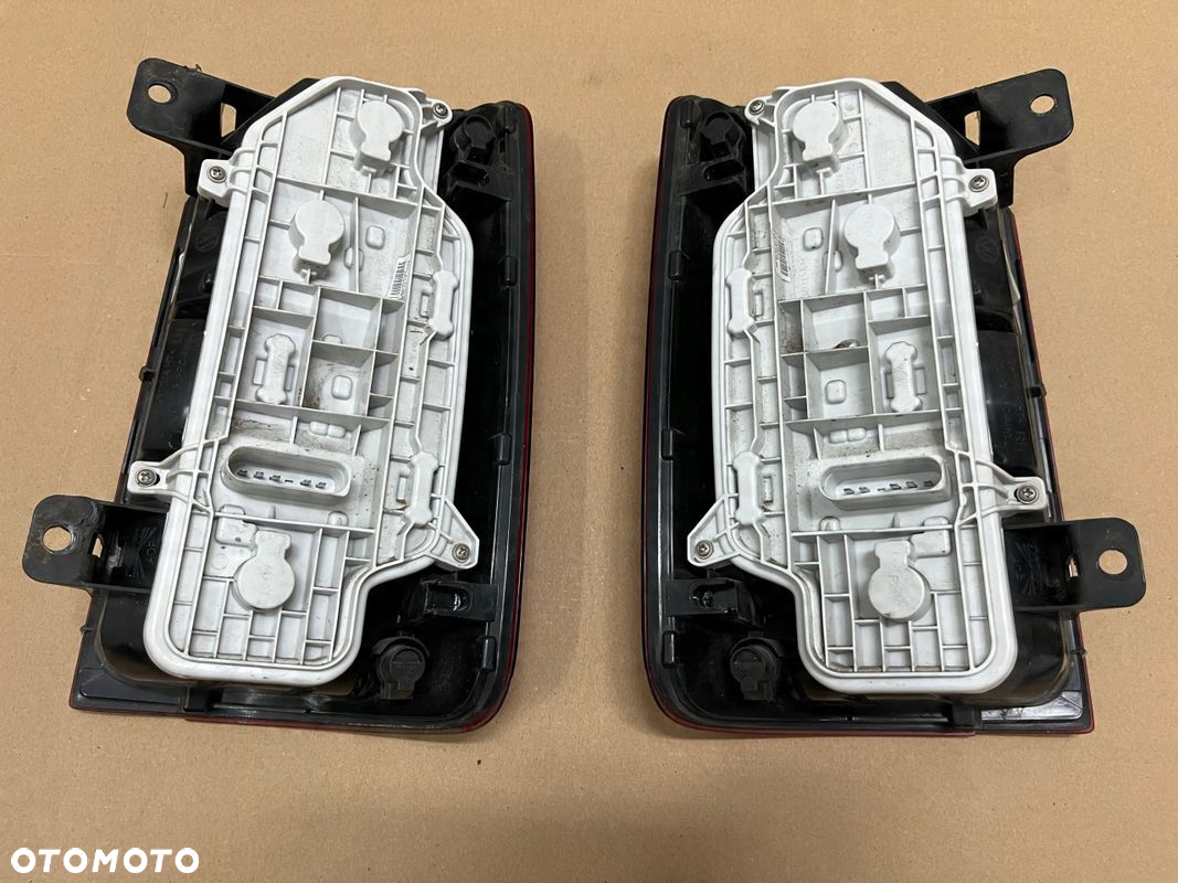 TYLNA LAMPA TYŁ VW CADDY 2K5 LEWA KLAPA WERSJA NA KLAPE 2K1945095N LEWA - 4