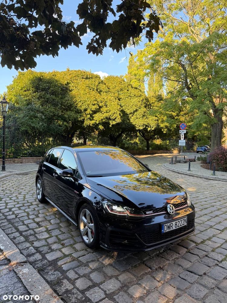 Volkswagen Golf - 6