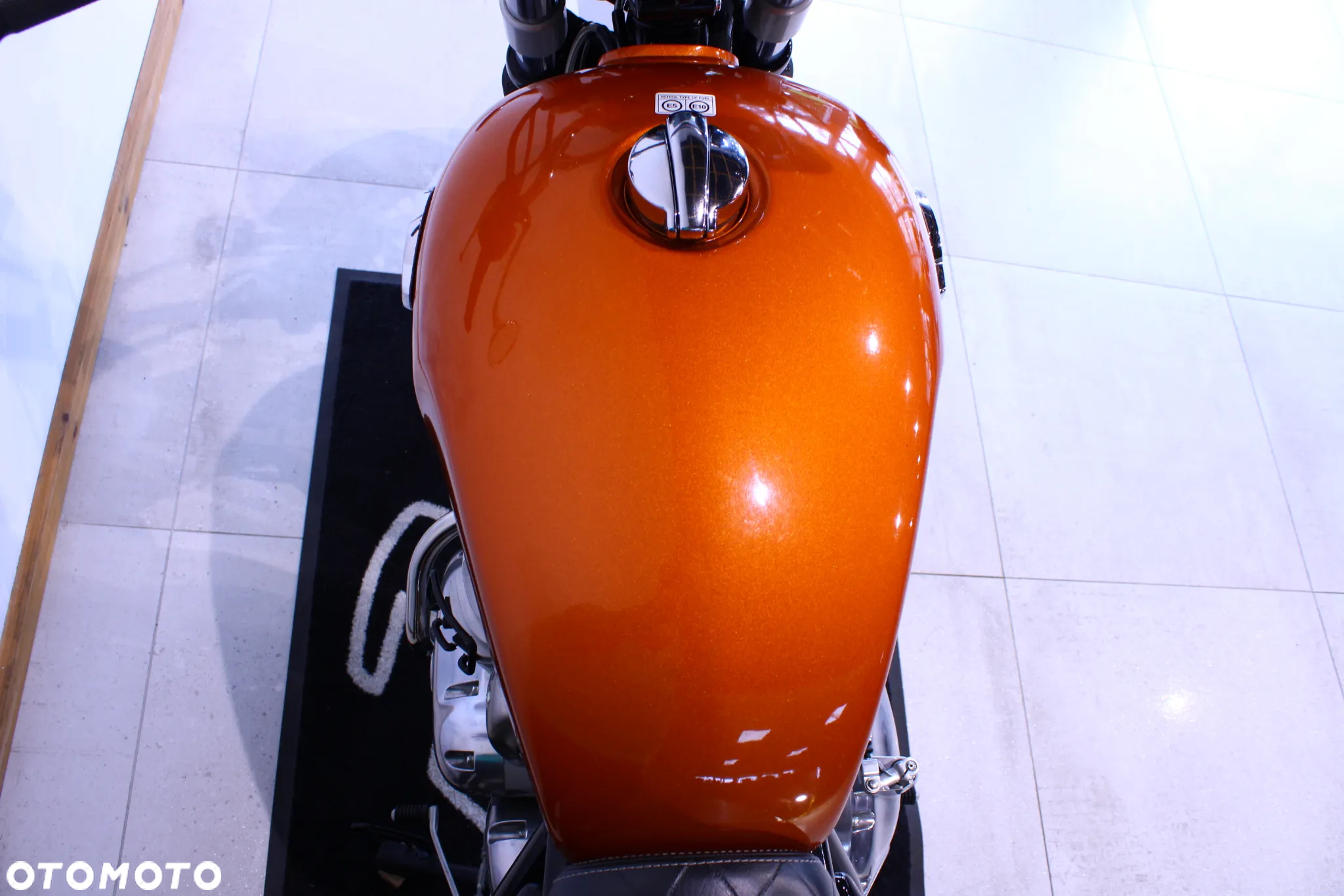Royal Enfield Interceptor - 11