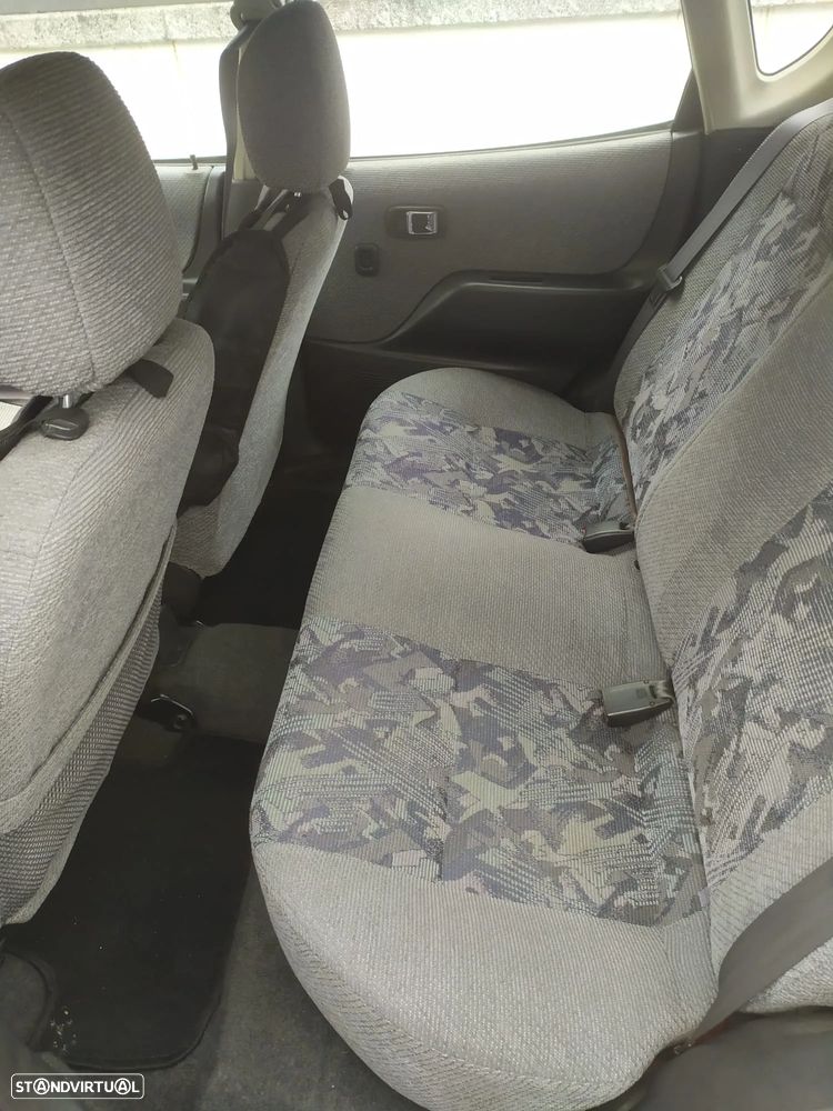 Daihatsu Sirion - 14