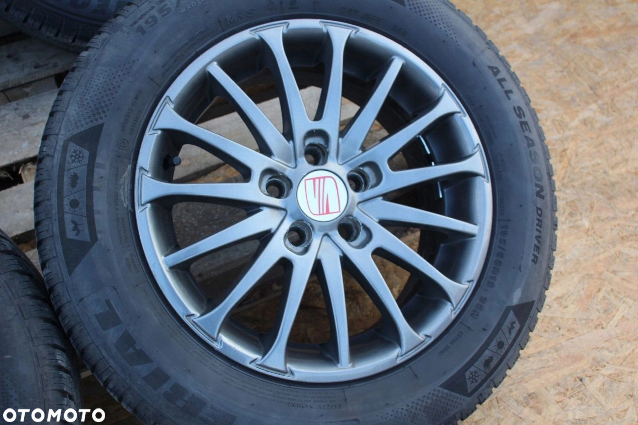 Alufelgi Felgi SEAT LEON TOLEDO AUDI A3 RC-Design RC18 6.5X15 et42 5x100 - 6