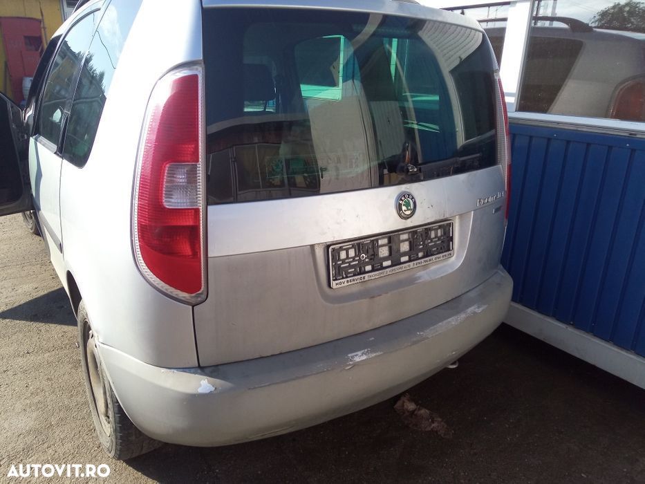 Dezmembrez Skoda Roomster - 4