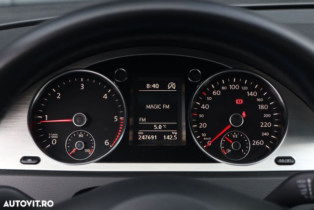 Volkswagen Passat Variant 2.0 TDI BlueMotion Technology Highline - 20
