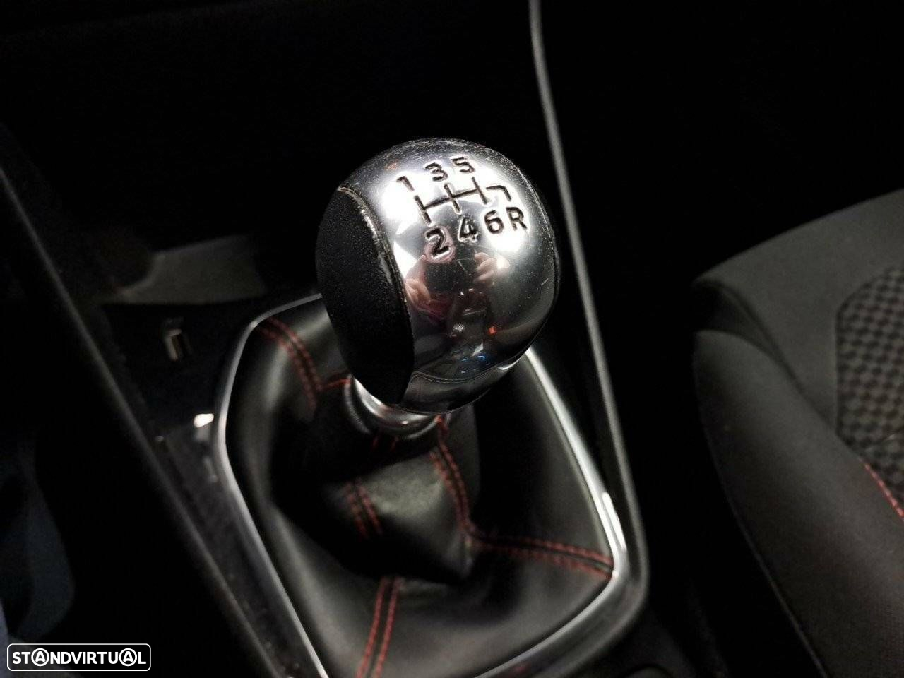 Ford Fiesta 1.0 EcoBoost ST-Line - 24