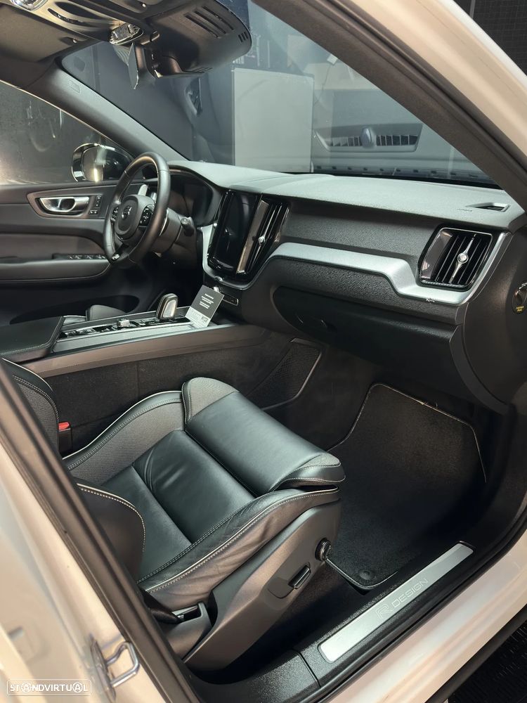 Volvo XC 60 2.0 T8 PHEV R-Design AWD - 9