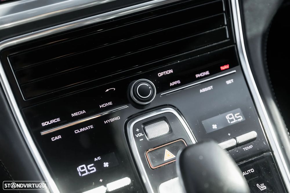 Porsche Panamera Sport Turismo 4 E-Hybrid - 23