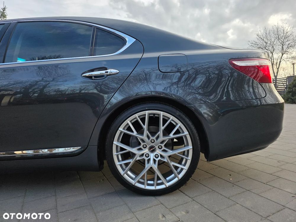 Lexus LS - 15