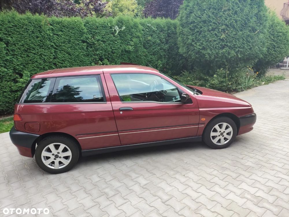 Alfa Romeo 145 1.6 L - 22