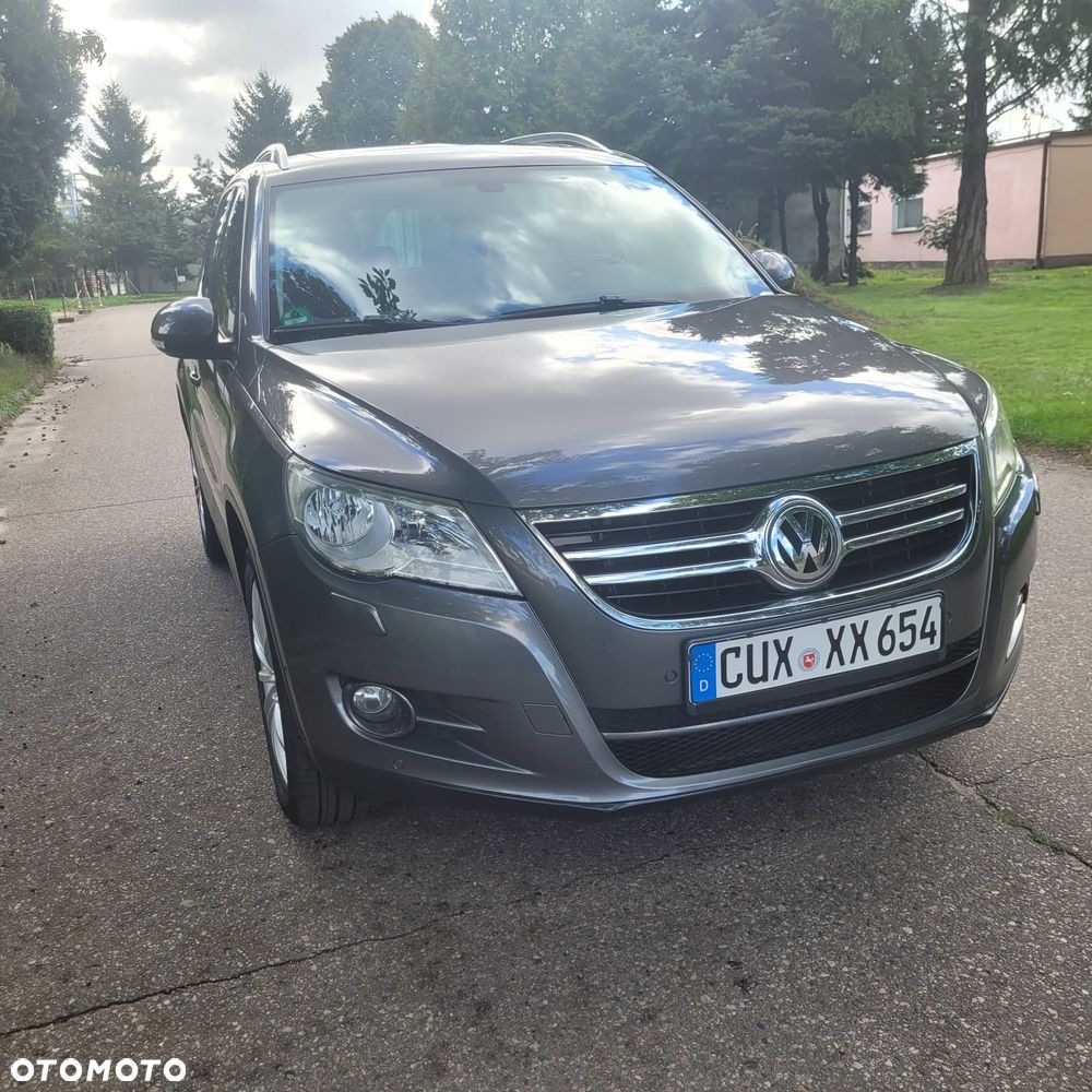 Volkswagen Tiguan - 1