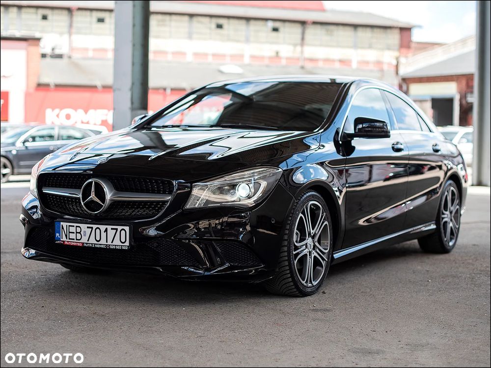 Mercedes-Benz CLA 180 7G-DCT Urban - 4