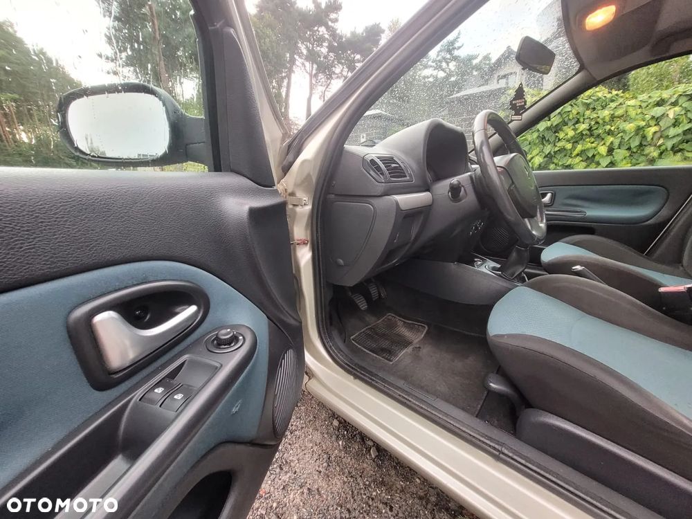 Renault Clio 1.5 dCi Alize - 8