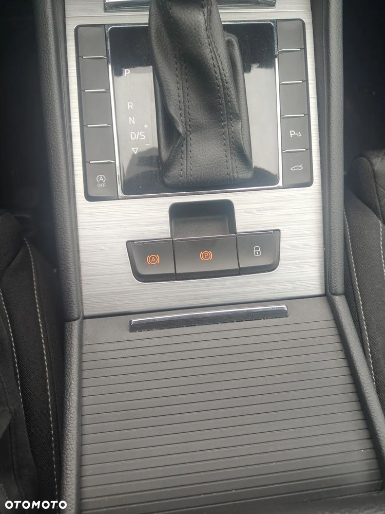 Skoda Superb 2.0 TDI SCR Style DSG - 21