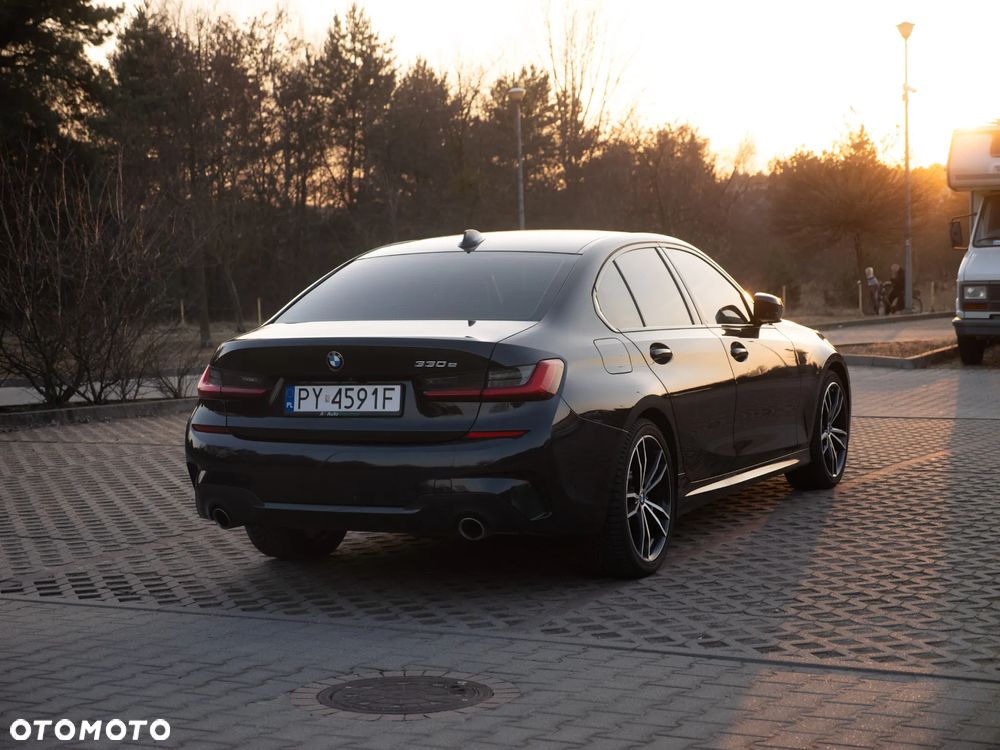 BMW Seria 3 330e M Sport - 6