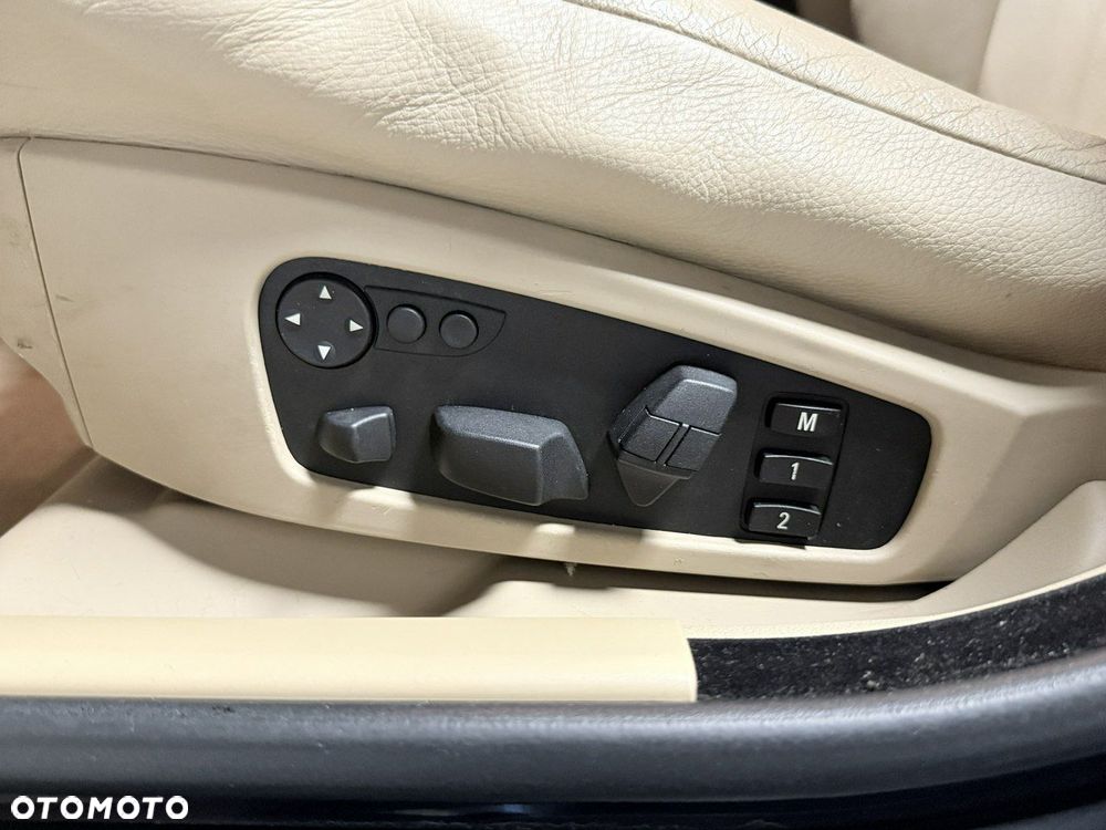 BMW Seria 5 525i Touring - 37