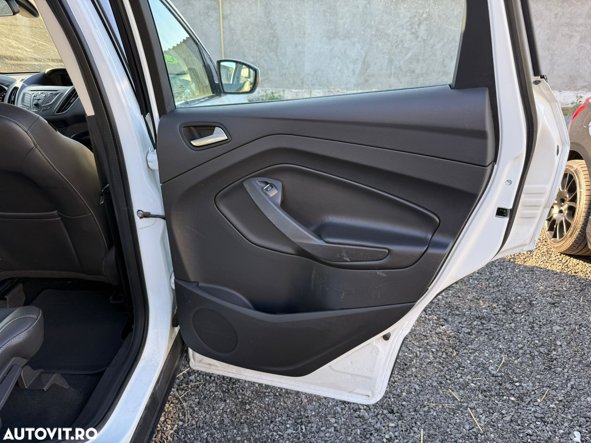 Ford Kuga 2.0 TDCi 4x4 Titanium - 25